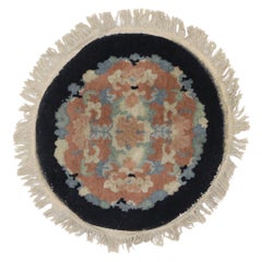 Tapis rond Art Déco chinois ancien avec style Chinoiserie d'influence européenne