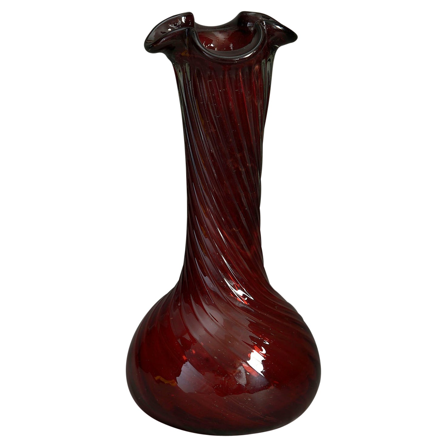 Vase en verre tourbillonnant rouge du XXe siècle