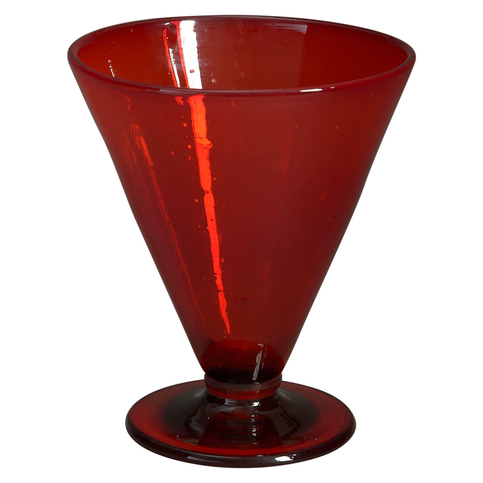 Vase en verre rouge brillant du début du XXe siècle