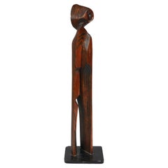 Sculpture figurative abstraite en bois sculpté