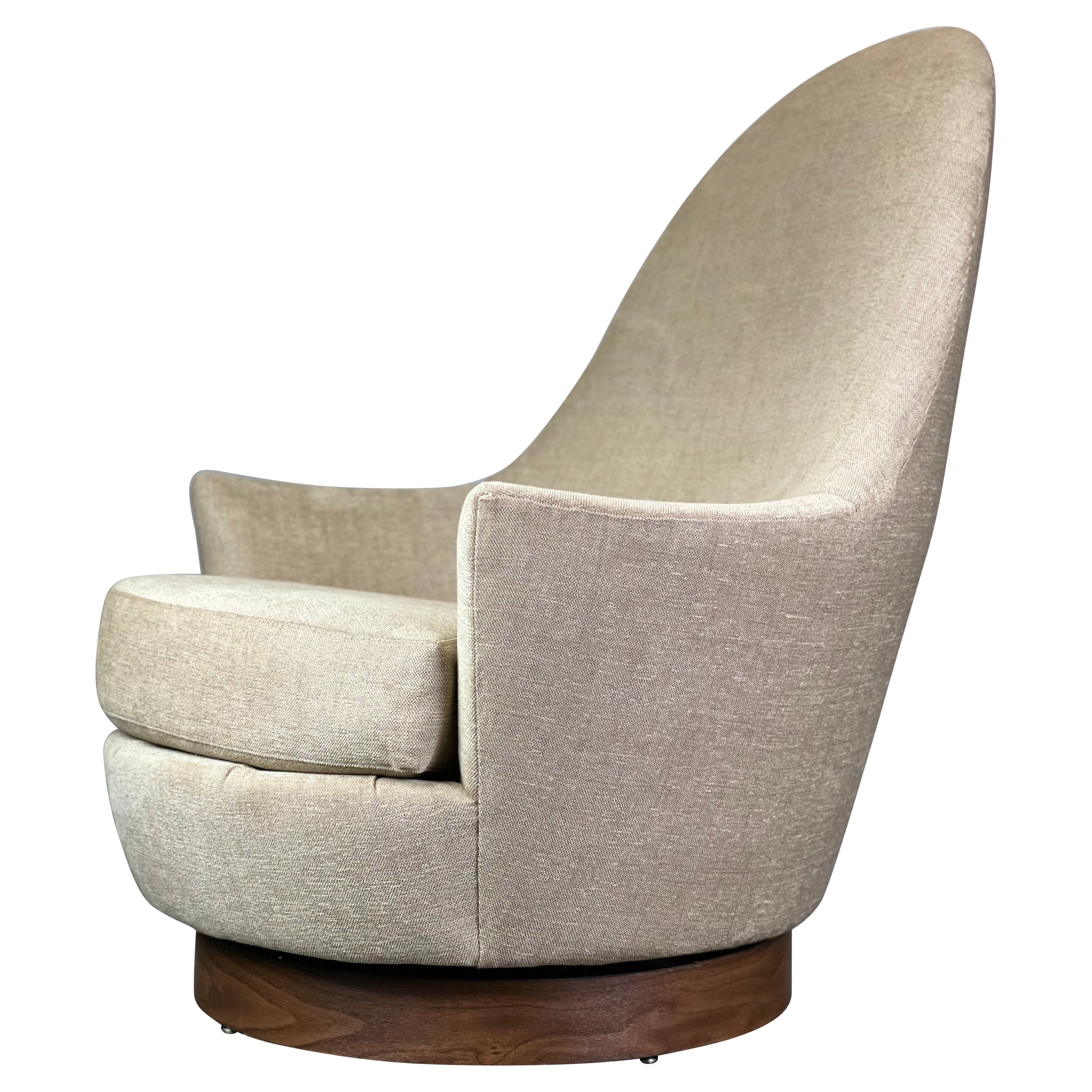 Mid Century Modern Swivel Lounge Pod or Egg Chair by Selig 