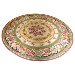 Tapis rond circulaire français de tapisserie d'Aubusson à fleurs ivoire et beige, milieu du 19e siècle