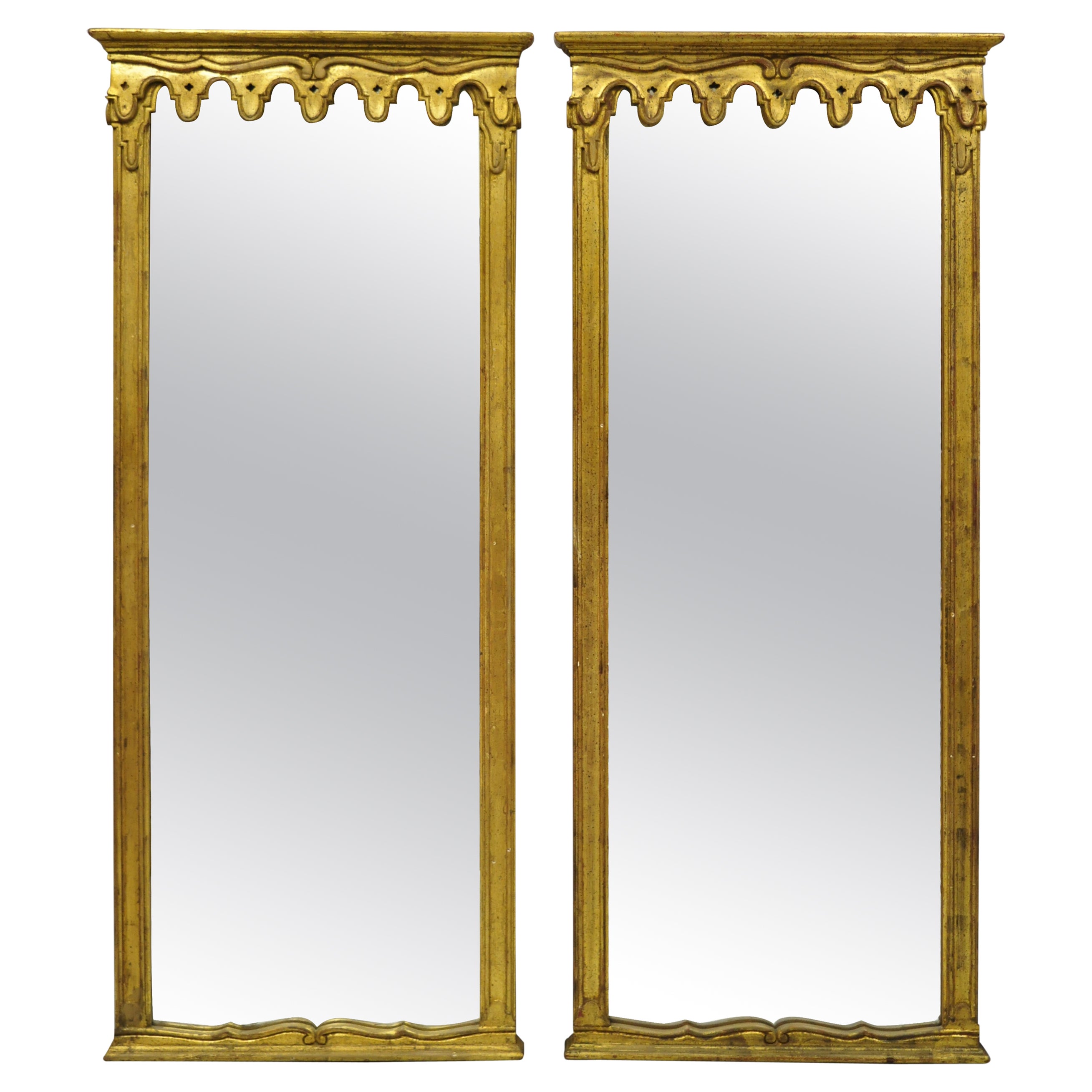 Paire de miroirs muraux Trumeau italiens vintage Hollywood Regency en bois doré et doré en vente