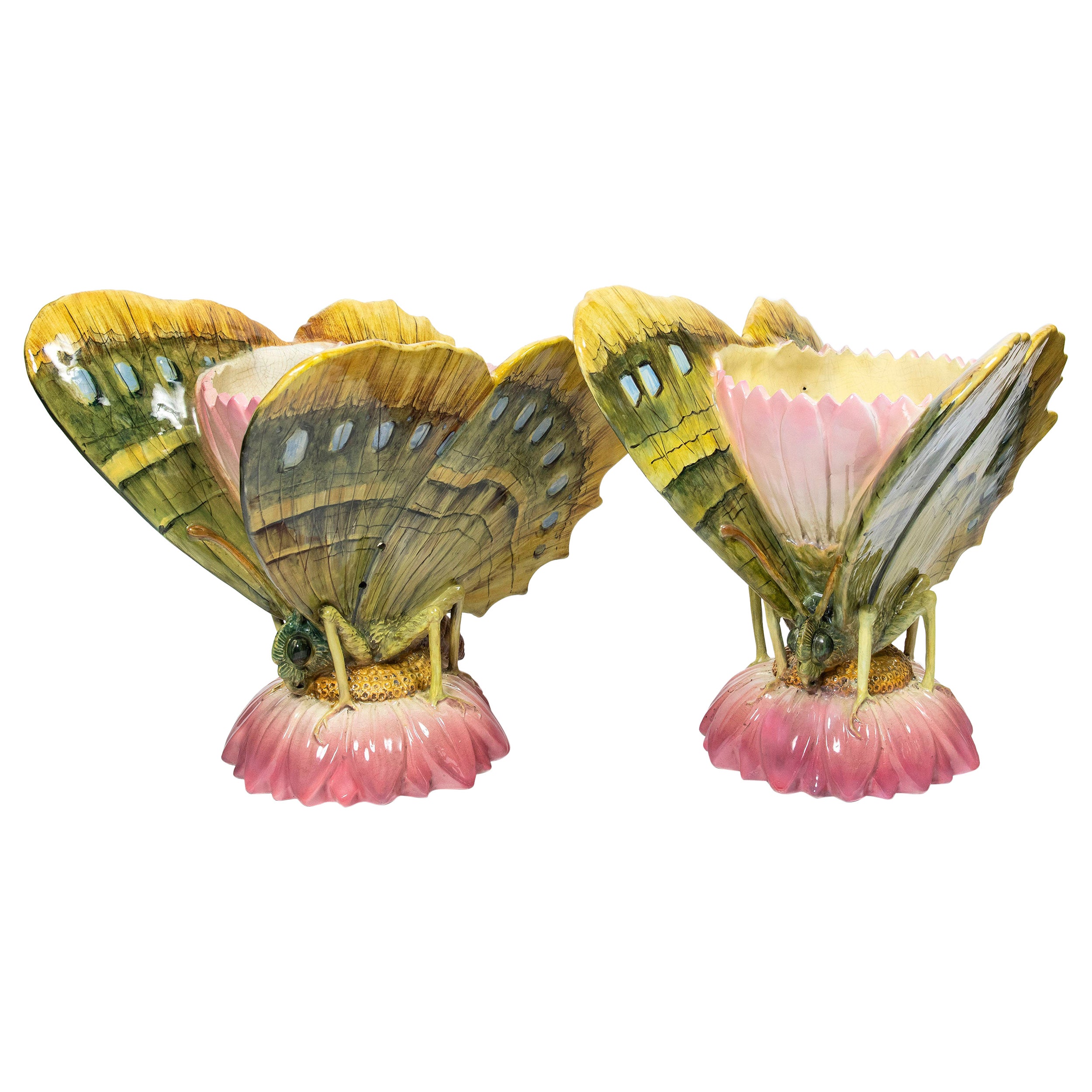 Pareja de maceteros de cerámica esmaltada con mariposas de Delphin Massier, Francia, c. 1890