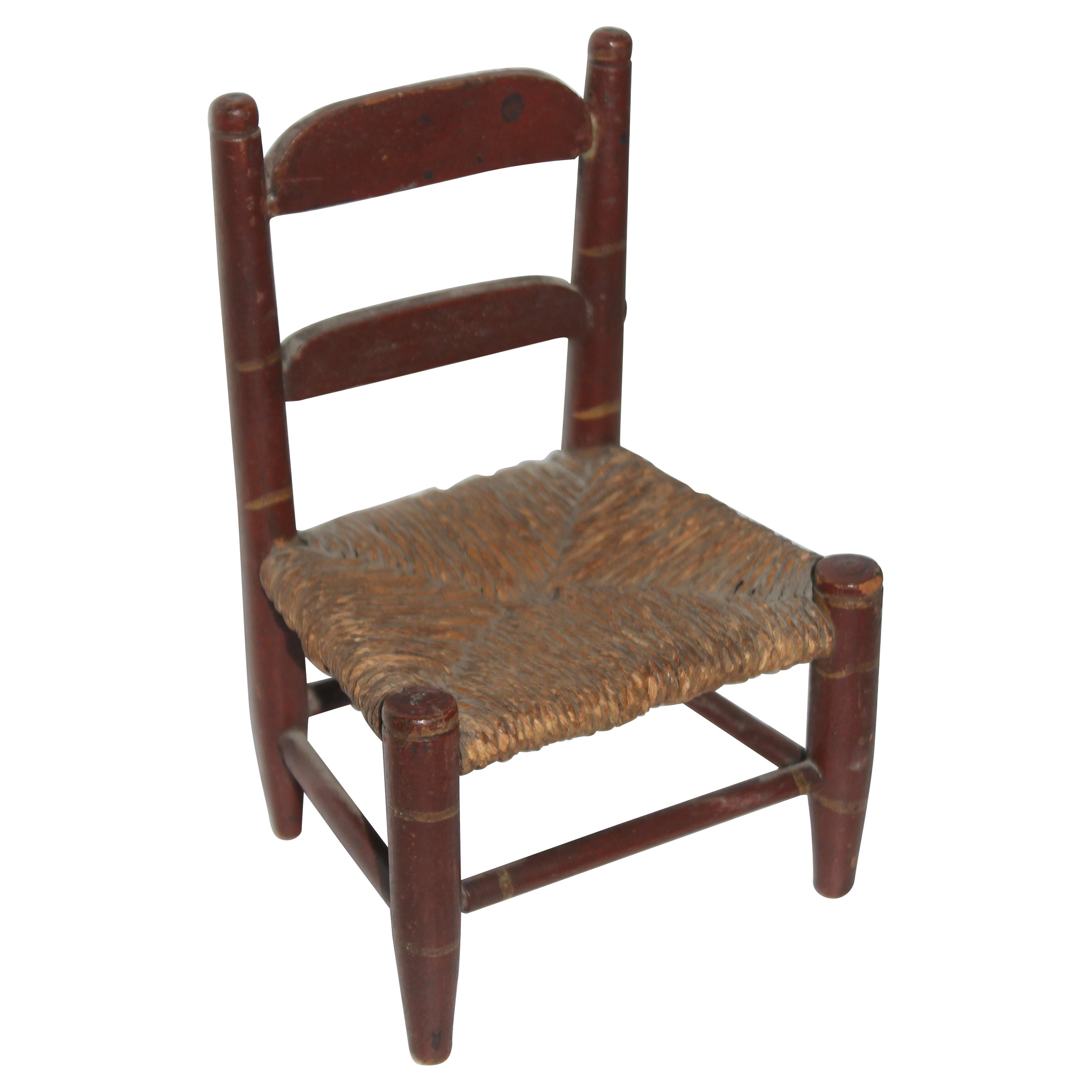 Silla miniatura pintada original de principios del siglo XIX