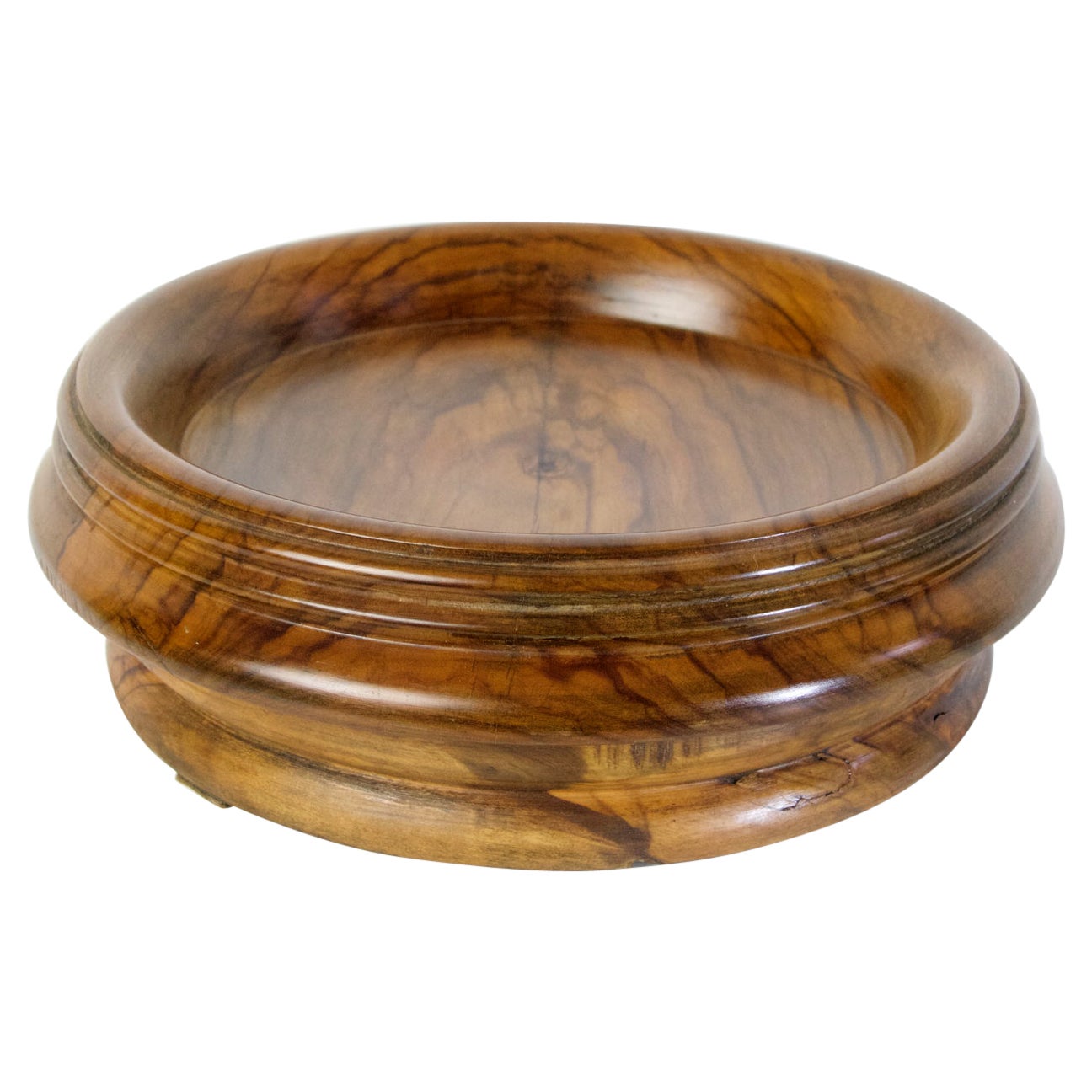 Ce bol vide poche antique a été fabriqué au tour à partir de bois d'olivier à la fin des années 1800. Il est en très bon état et sans aucun dommage.
