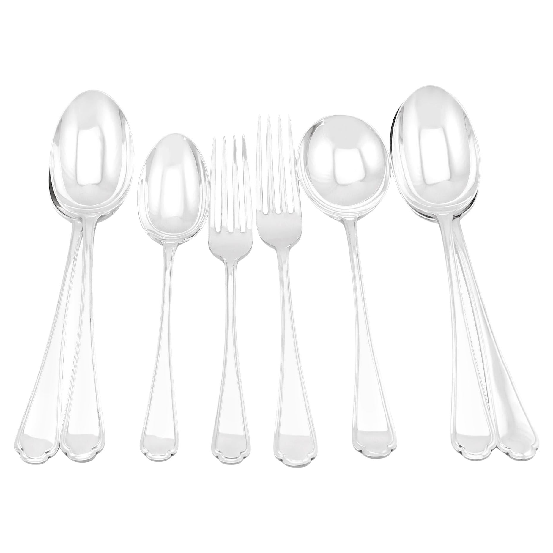 Cantimplora antigua de plata de ley con cubiertos para doce personas de Walker & Hall