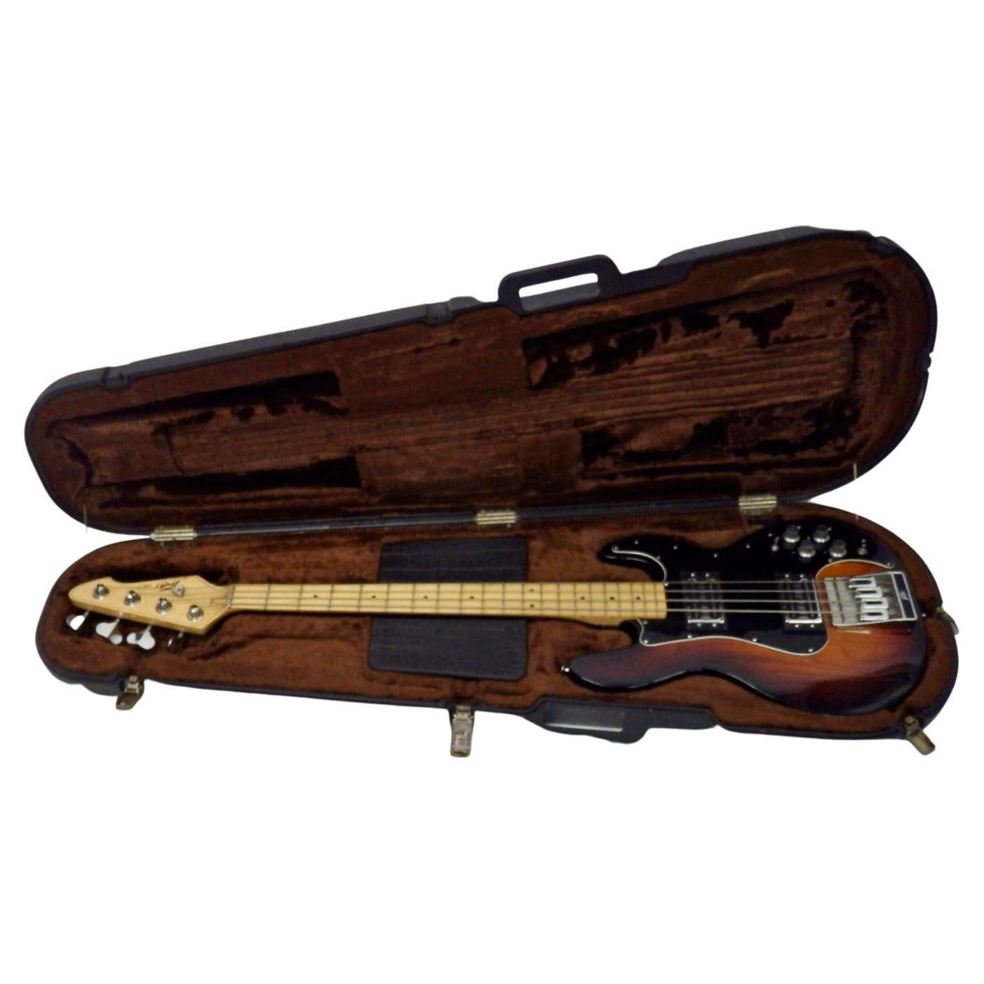 Peavey T 40 Bass Guitar with Original Hard Case