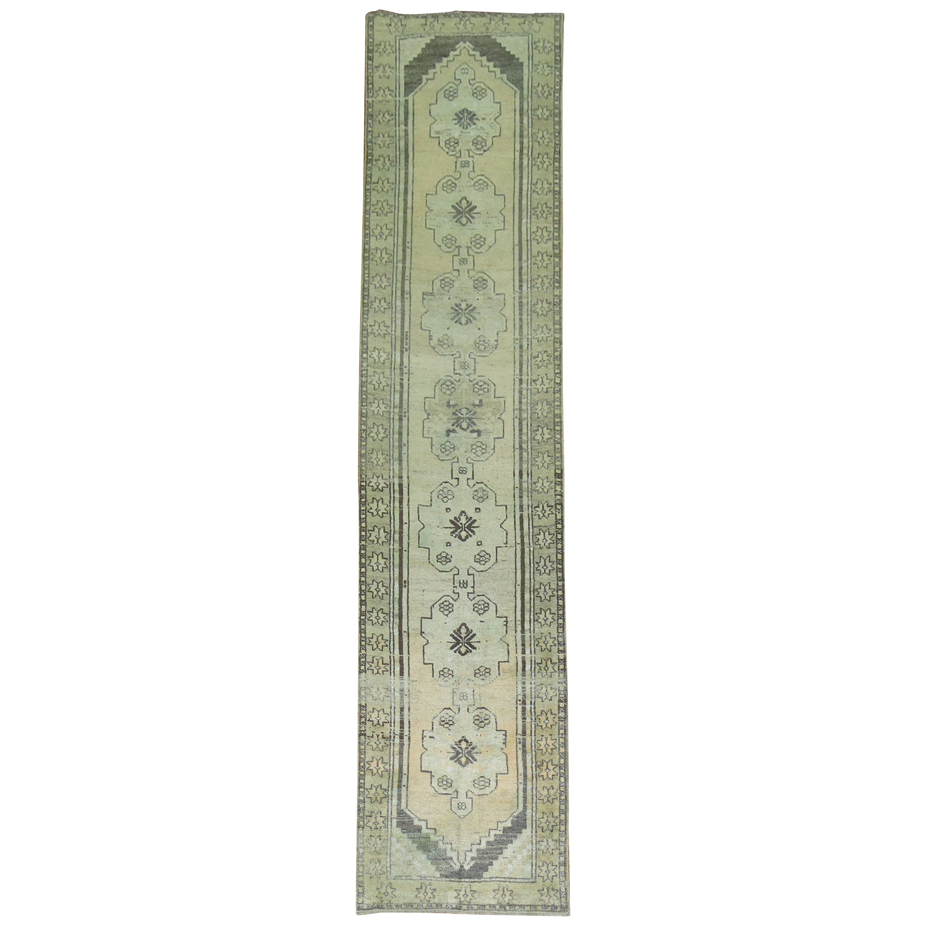 Tapis de couloir turc vintage Oushak en vente