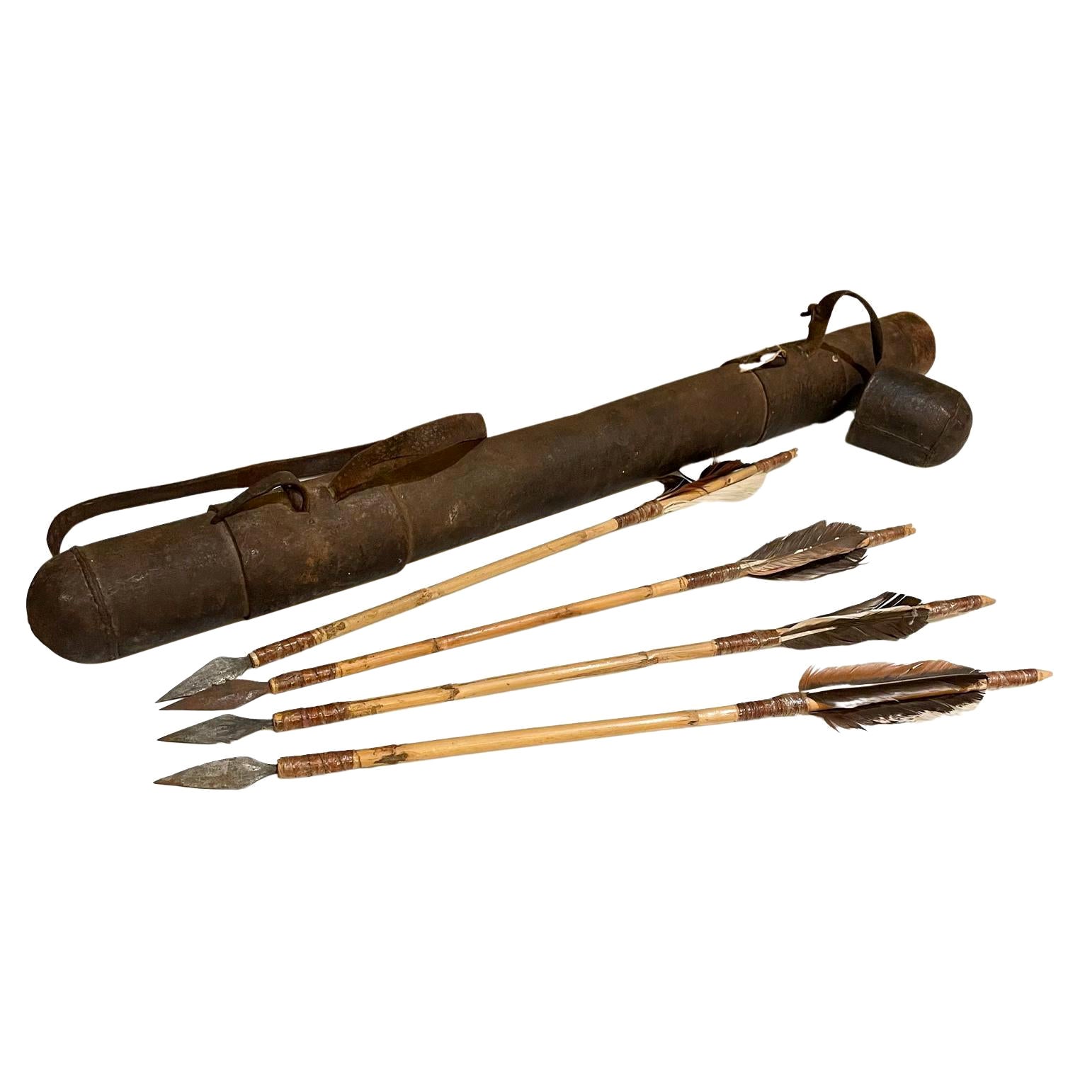  Archery Hunting Arrow Set Vier Pfeile Leder Quiver Gehäuse Sammlerstück im Angebot