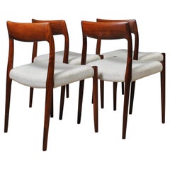 Ensemble de chaises de salle à manger en bois de rose de Niels O. Moller:: modèle 77