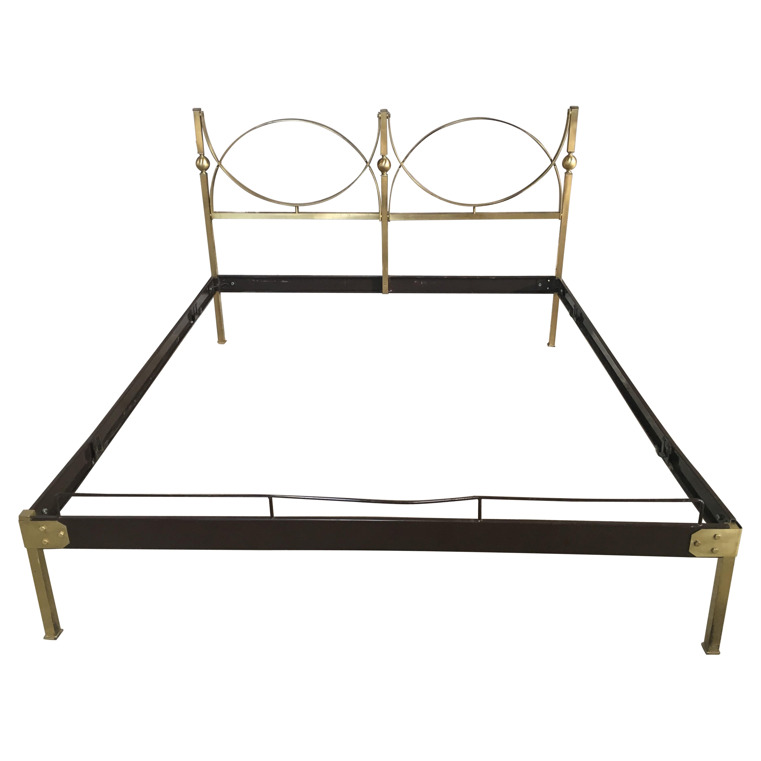 Mid-Century Modern Italian Gilt Brass Double Bed with Lacquered Structure, 1960s For Sale