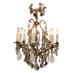 Lustre à neuf lumières en bronze et cristal avec bras à volutes et cristaux de roche