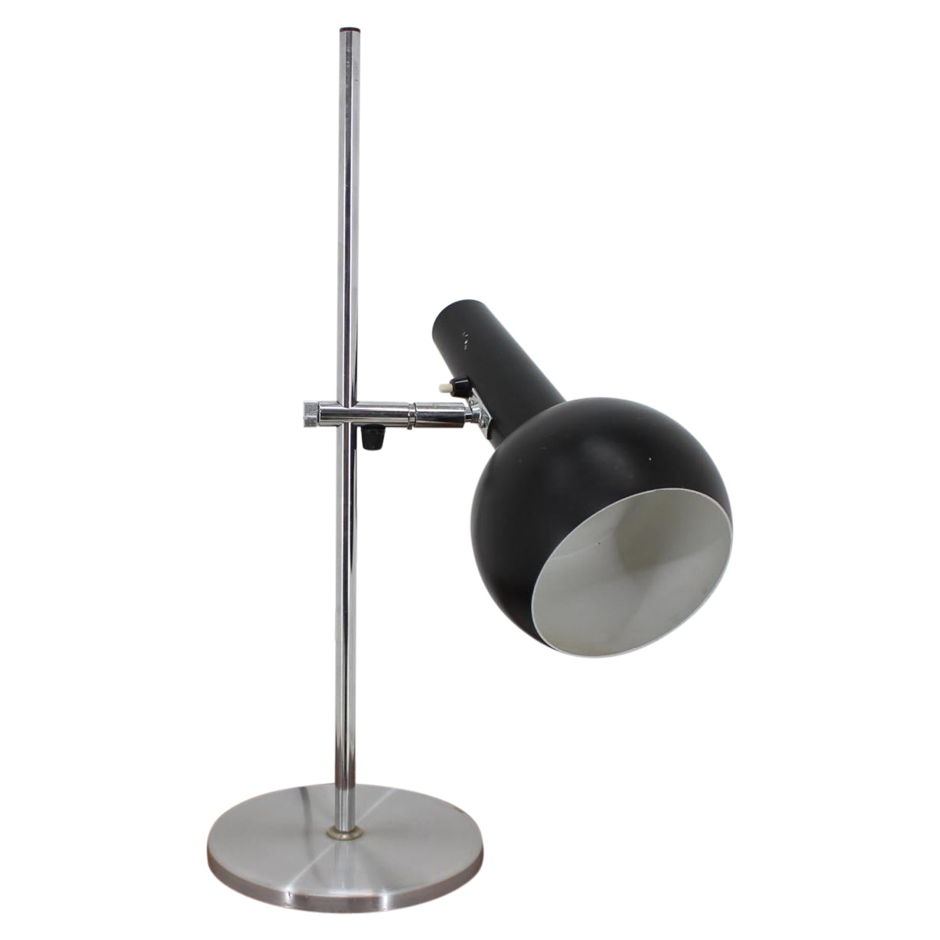 Élégante lampe de bureau danoise chromée des années 1970