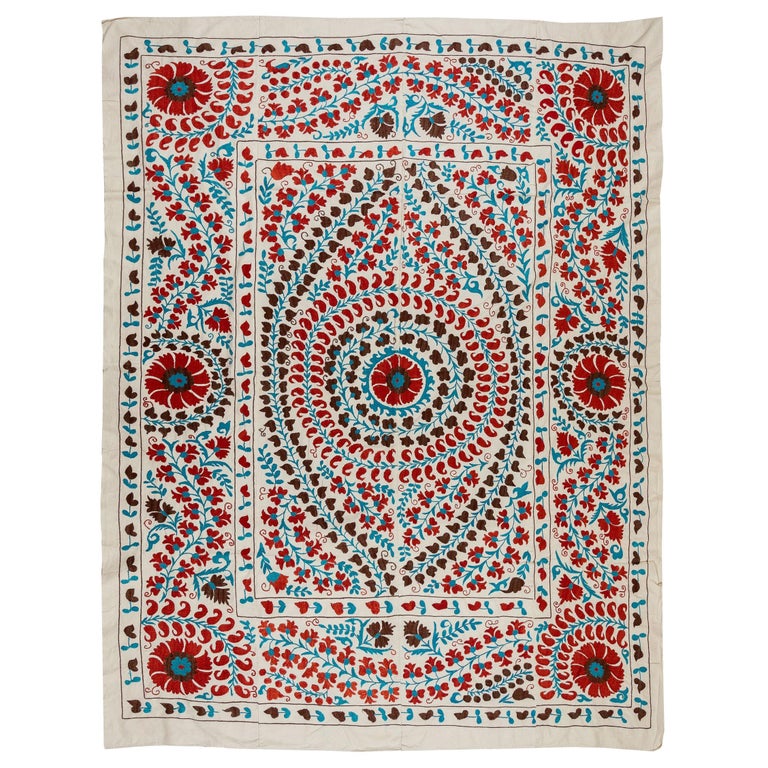 Textile Suzani ouzbek neuf, tenture murale en coton et soie brodée, neuve -  En vente sur 1stDibs