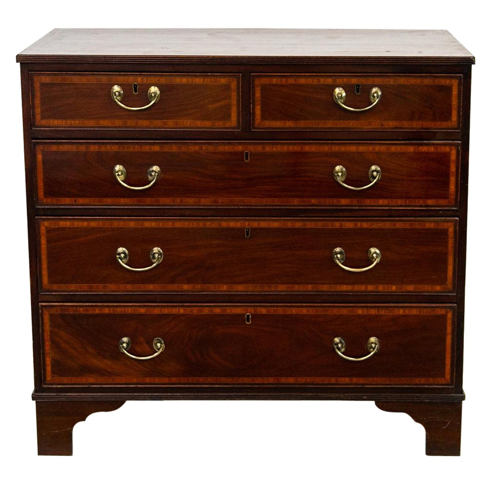 Commode anglaise marquetée en vente