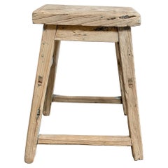 Vieux tabouret en bois d'orme