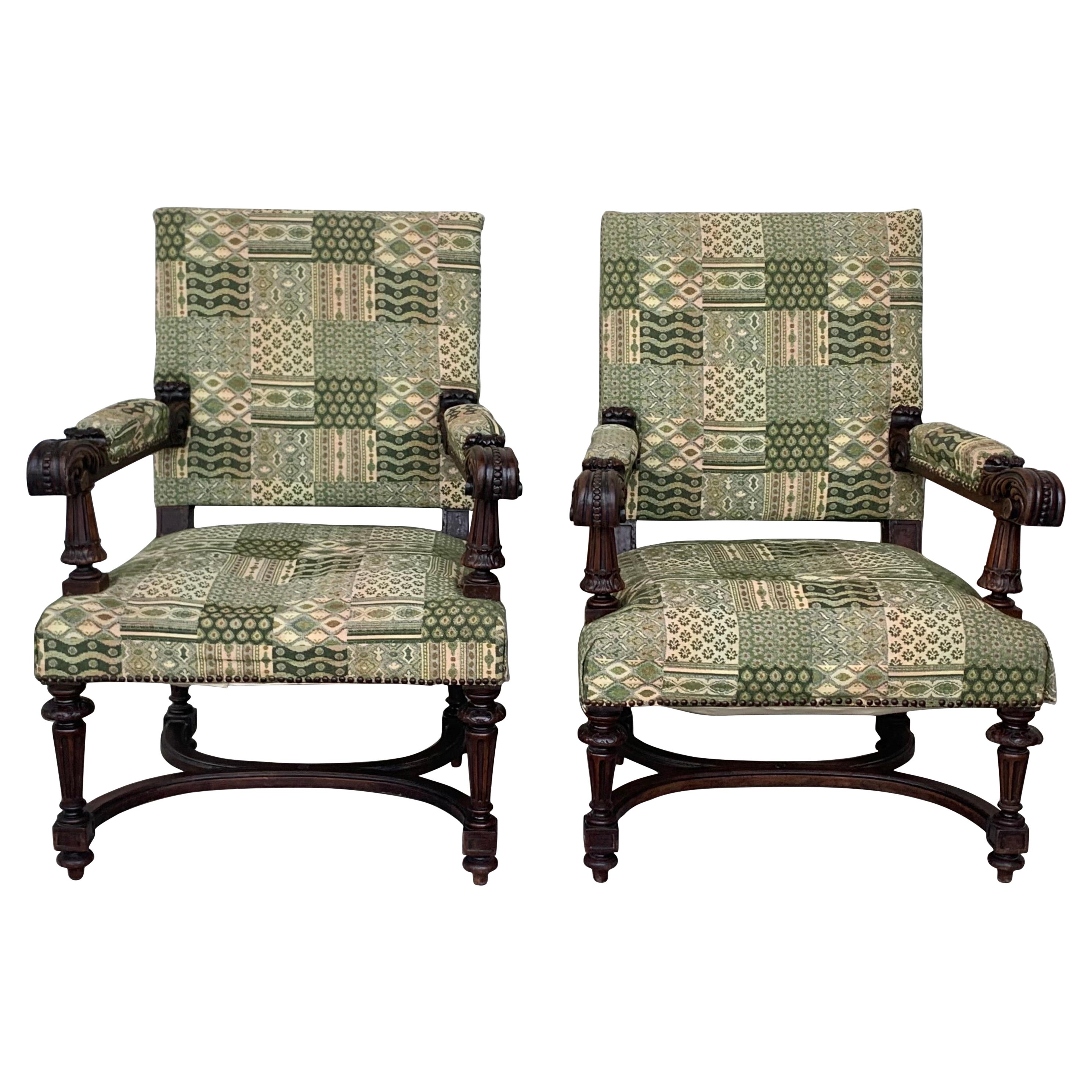 Paar spanische geschnitzte Sessel aus Nussbaumholz im Louis-XVI.-Stil, 1900er Jahre