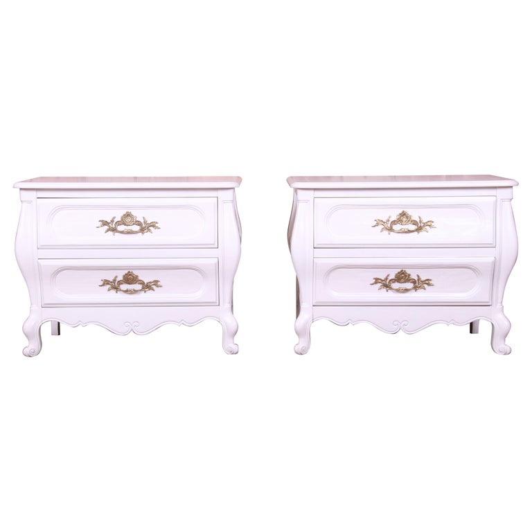 Baker French Provincial Louis XV White Lacquered Nightstands, Newly Refinished For Sale