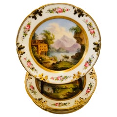 Ensemble d'anciennes assiettes en porcelaine de Paris peintes avec différentes scènes décoratives