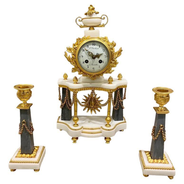 Ferdinand Berthoud. Ensemble de 3 pièces d'horloge Louis XVI en marbre monté en bronze doré 1770 en vente