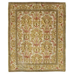 Tapis espagnol ancien à motifs floraux jaune vert, brun clair, vert acide et corail