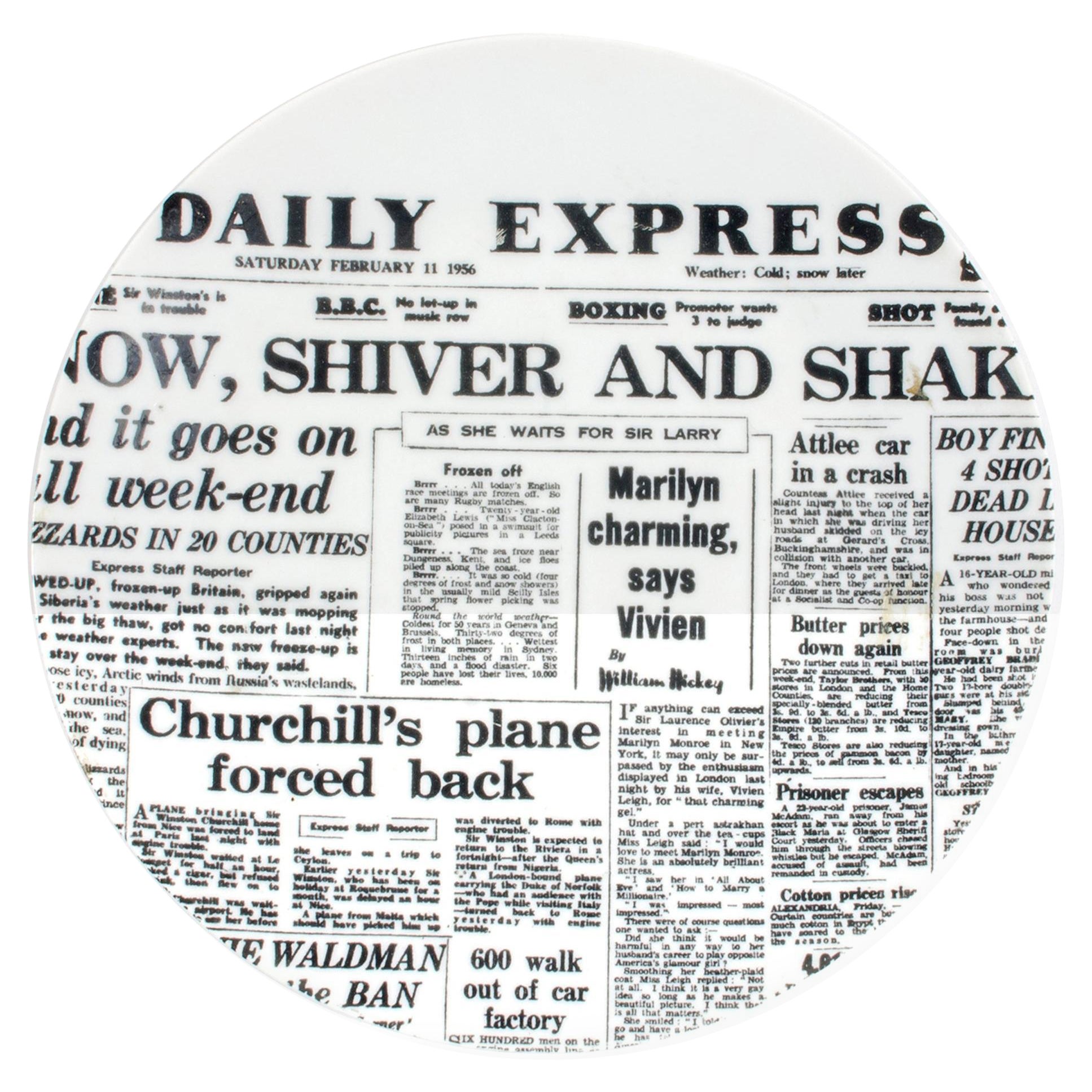 Piatto da giornale in porcellana di Piero Fornasetti, Daily Express in vendita