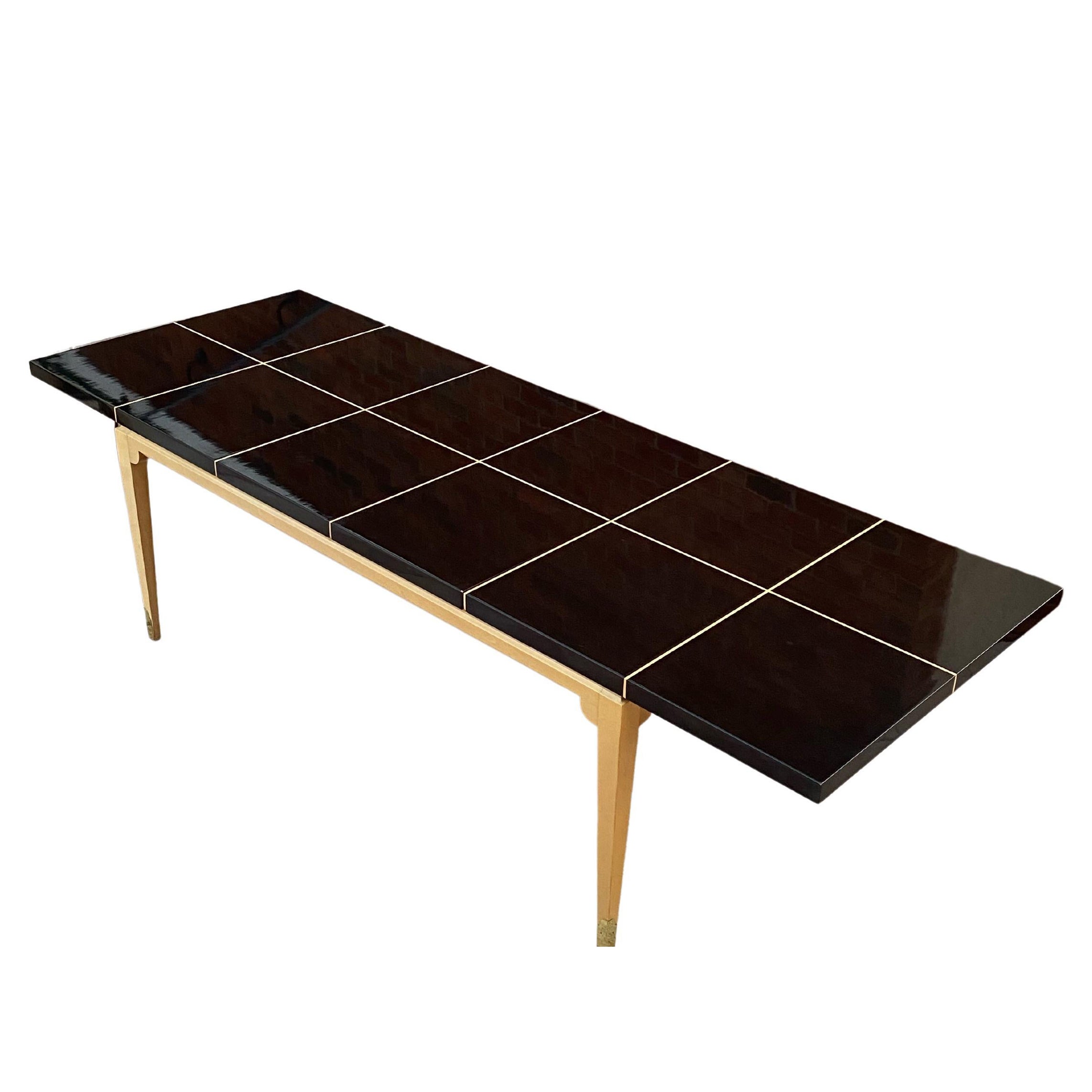 Sleek Parzinger Mid-Century Modern Laquered Mahogany & Maple Dining Table For Sale