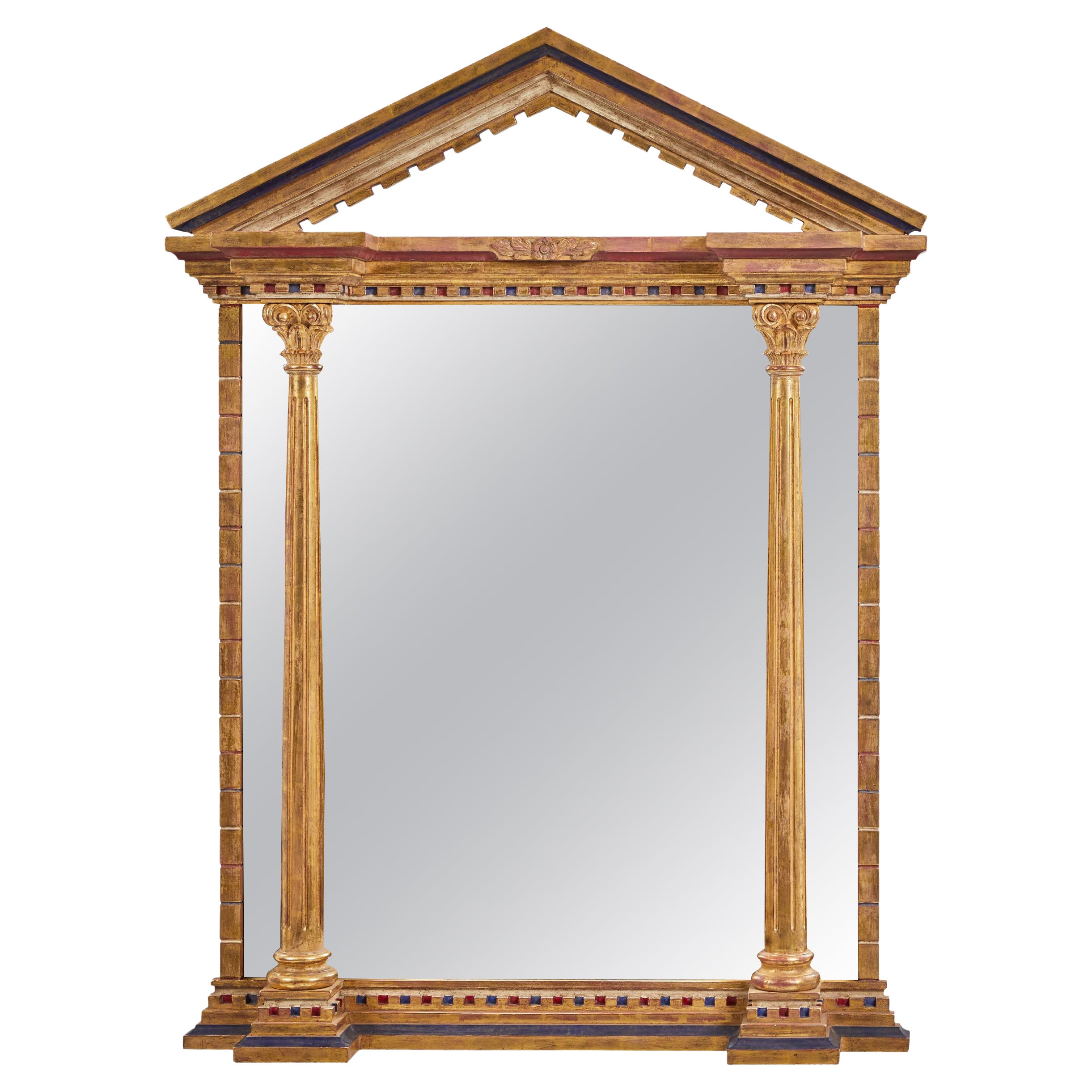 Grand miroir en feuilles d'or et polychrome avec fronton