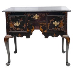 19th-C. Commode basse anglaise géorgienne en laque noire et chinoiserie dorée