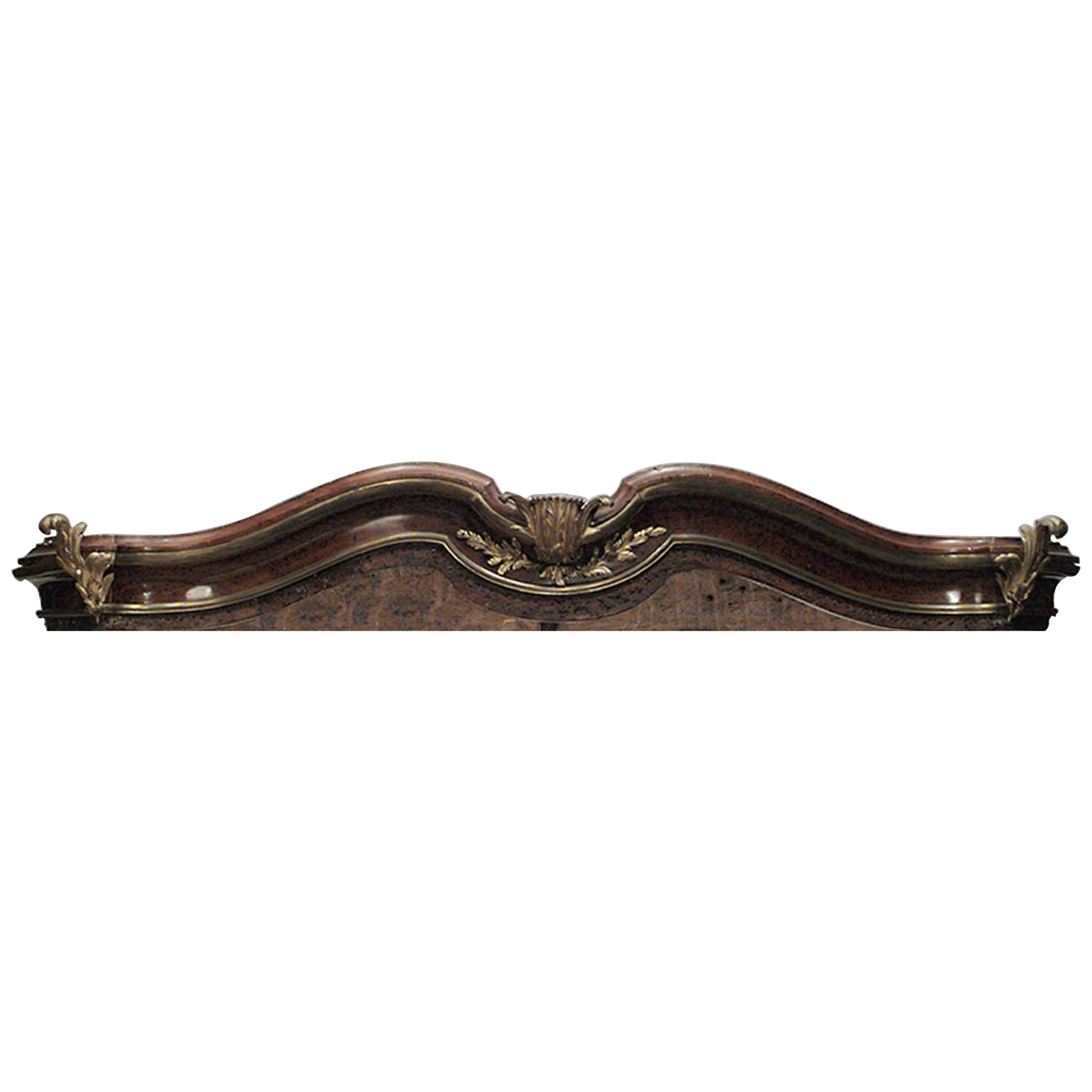 Letto a baldacchino francese in stile Luigi XV in mogano e bronzo in vendita