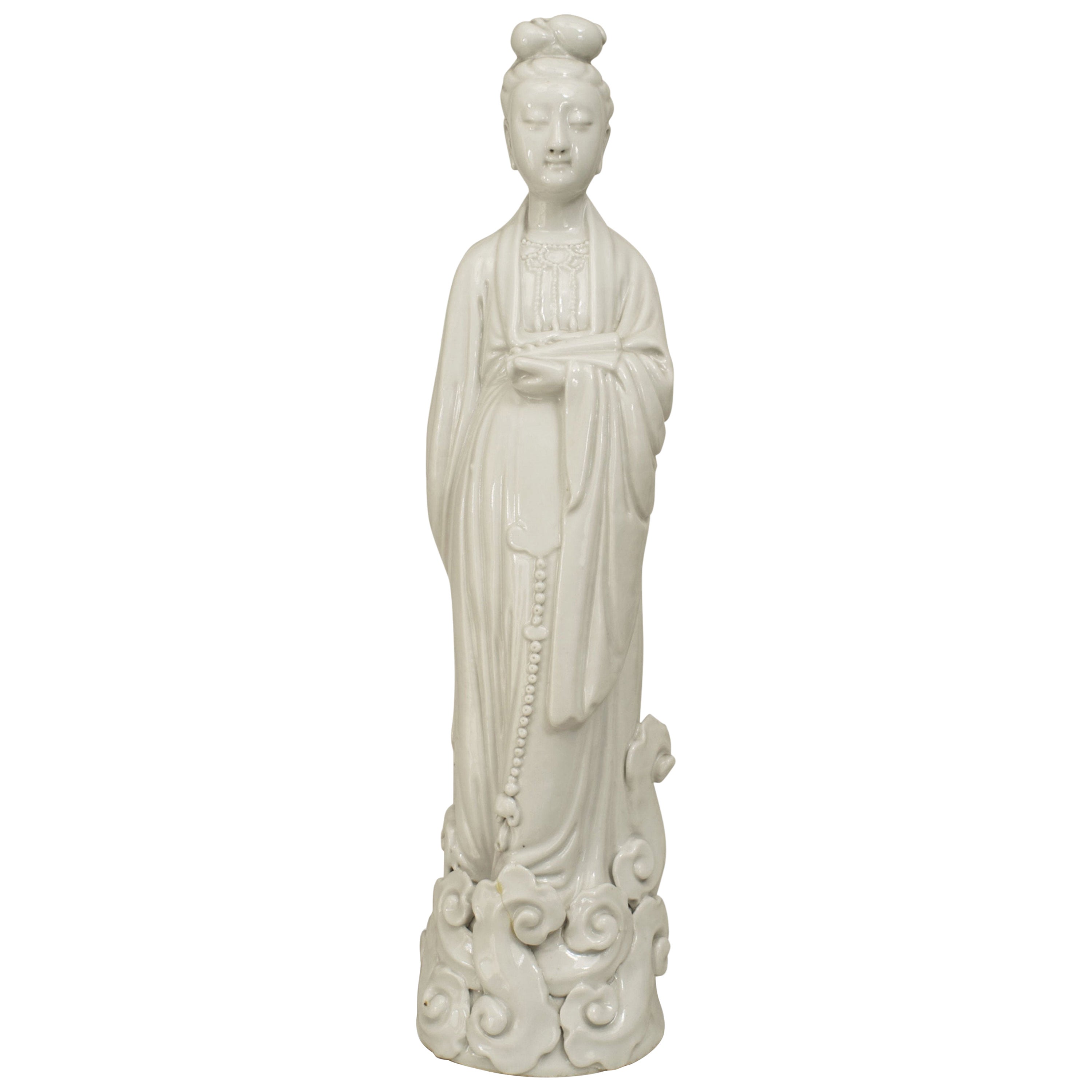 Figure en porcelaine chinoise représentant une femme debout sur des nuages