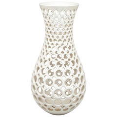 Vase en dentelle de céramique courbée blanc