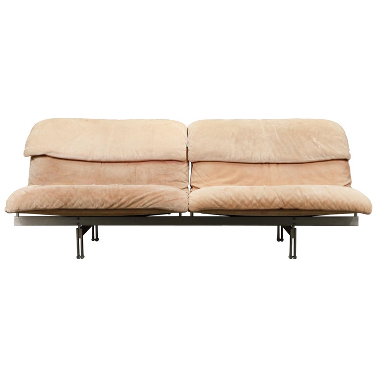 'Wave' Suede Loveseat by Giovanni Offredi for Saporiti Italia, c. 1978, Signed For Sale