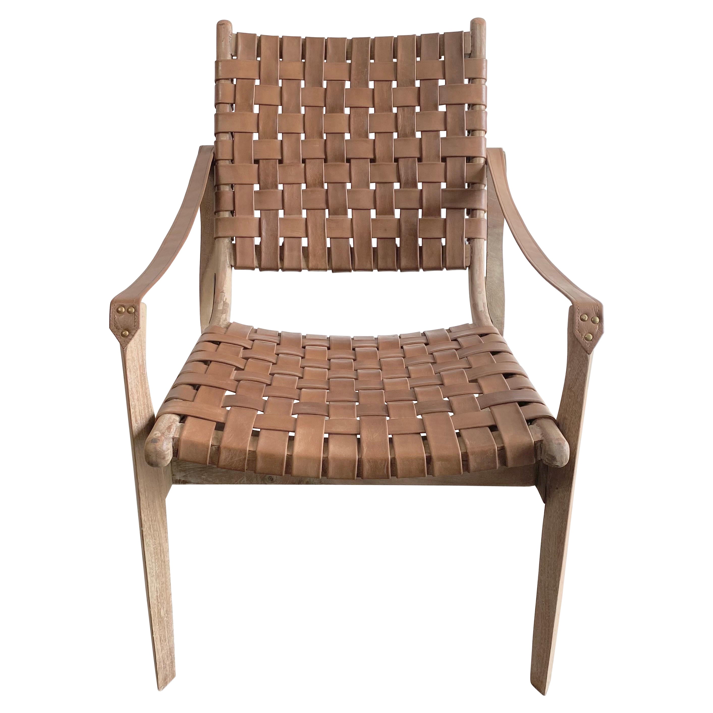 Chaise moderne en bois de teck avec sangle en cuir tissé en vente