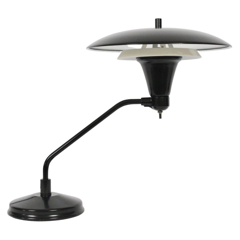 Art Specialty Co. Lampe de bureau « Flying Saucer » noire et blanche,  datant d'environ 1960 En vente sur 1stDibs