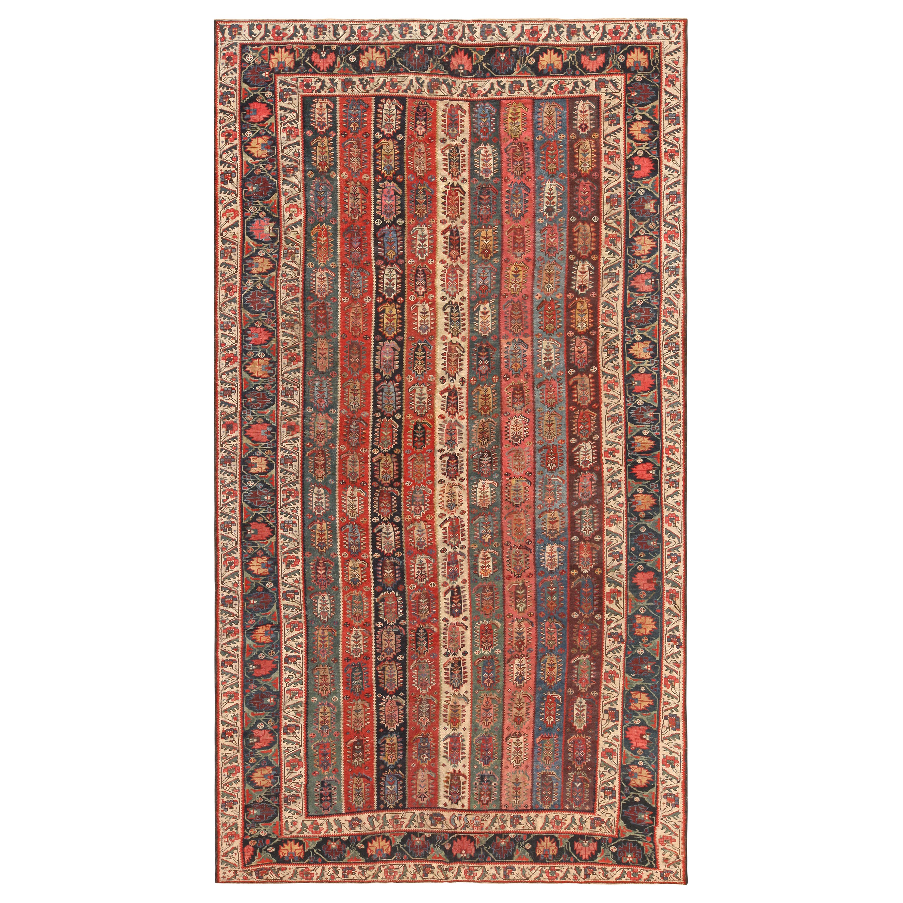 Tapis tribal persan ancien du Nord-Ouest.6 pieds 5 po x 11 pieds 8 po