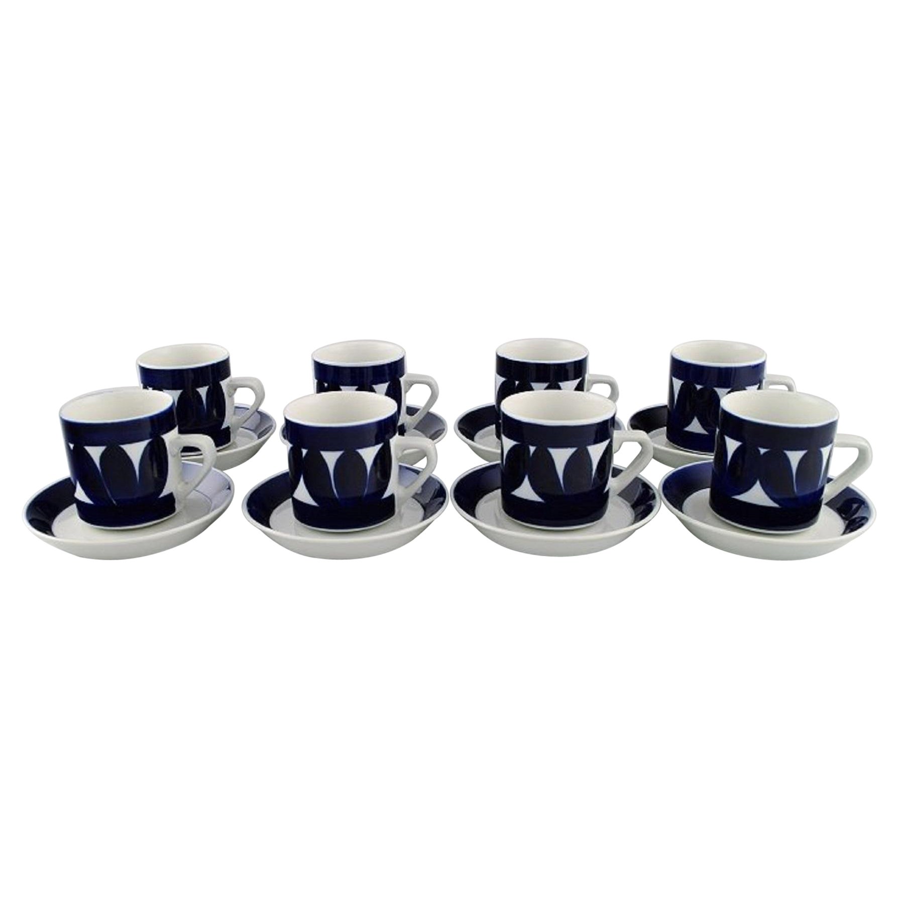 Raija Uosikkinen para Arabia, Ocho tazas de café Sotka con platillos