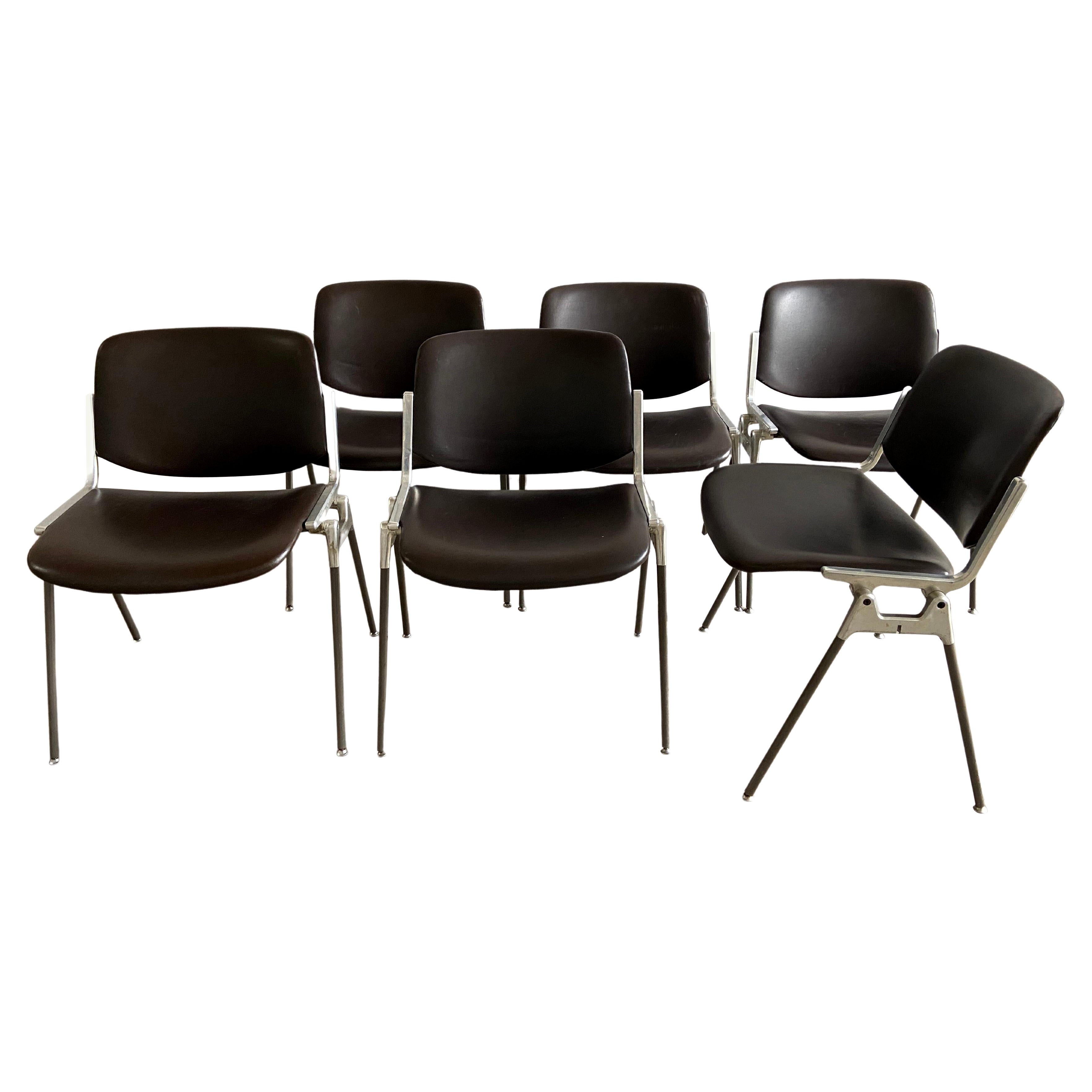 Mid-Century Modern Italian Set of 6 Stackable Chairs by G. Piretti for Castelli
