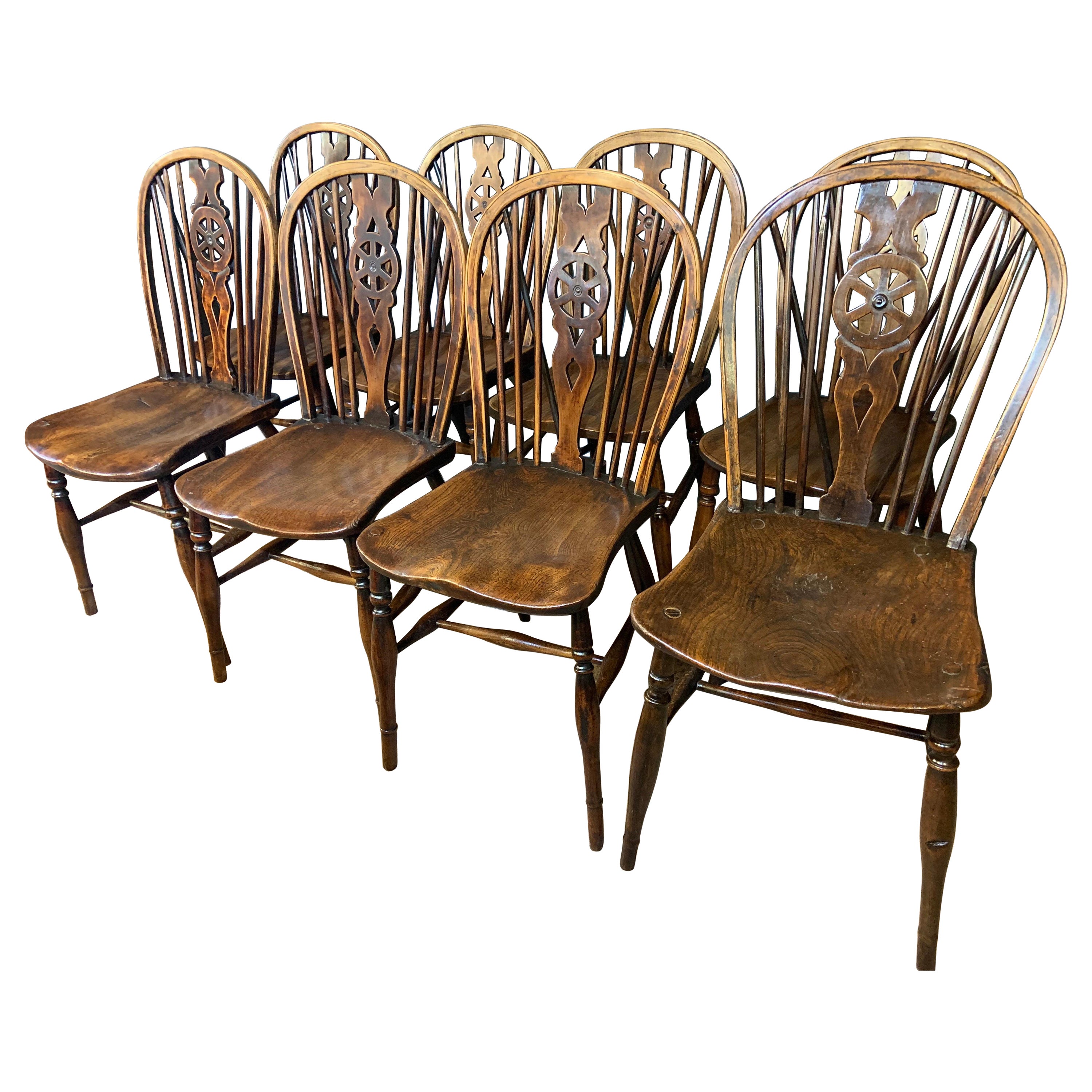 Harlequin Set of Eight 18th Century Windsor Wheel Back Chairs For Sale