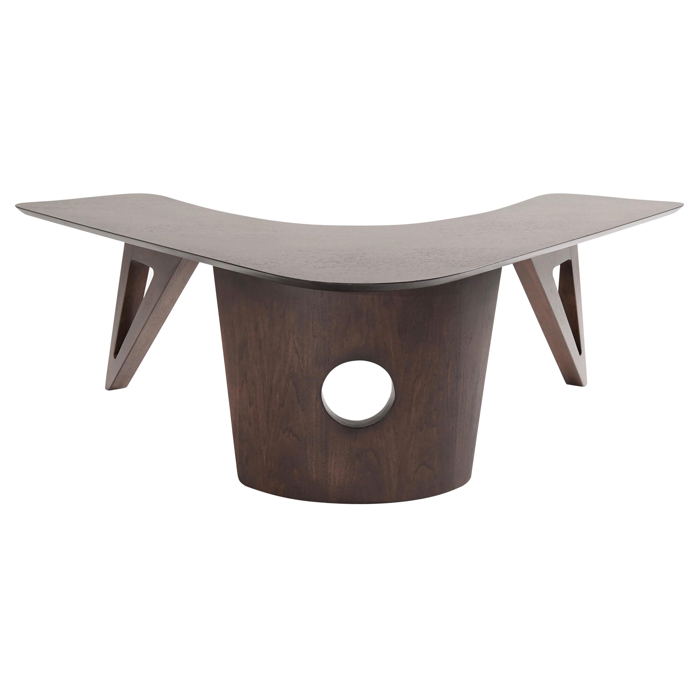 Table basse Boomerang sculpturale en noyer, années 1950