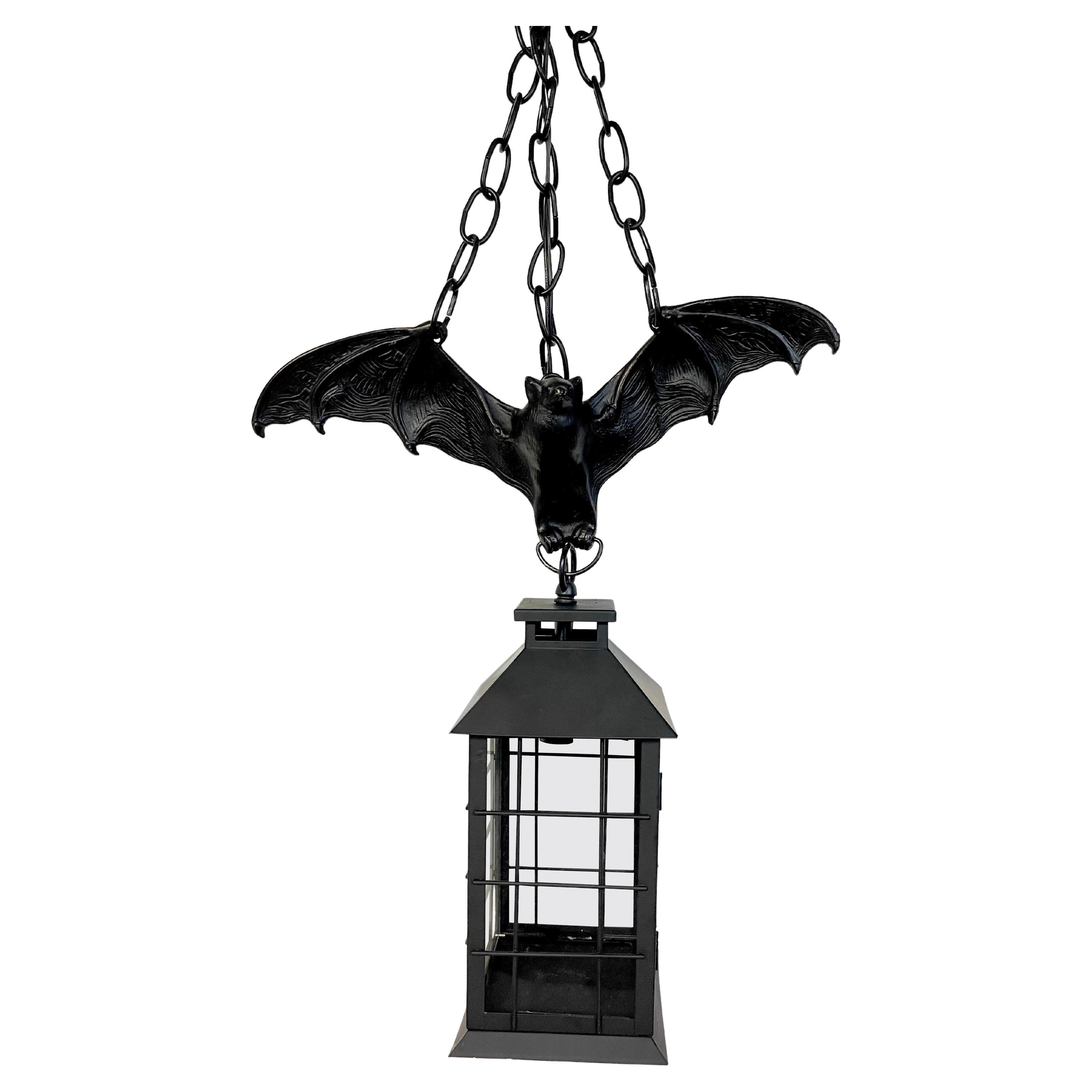 Lanterna a pipistrello in stile gotico in bronzo e ferro, 2 disponibili in vendita
