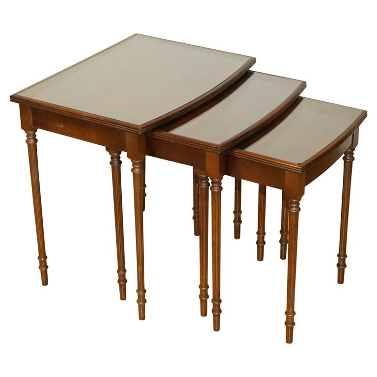 Very Lovely Vintage Brown Mahogany Nest of Tables with Glass Top on Reeded  Legs at 1stDibs | mahogany nest of tables with glass tops