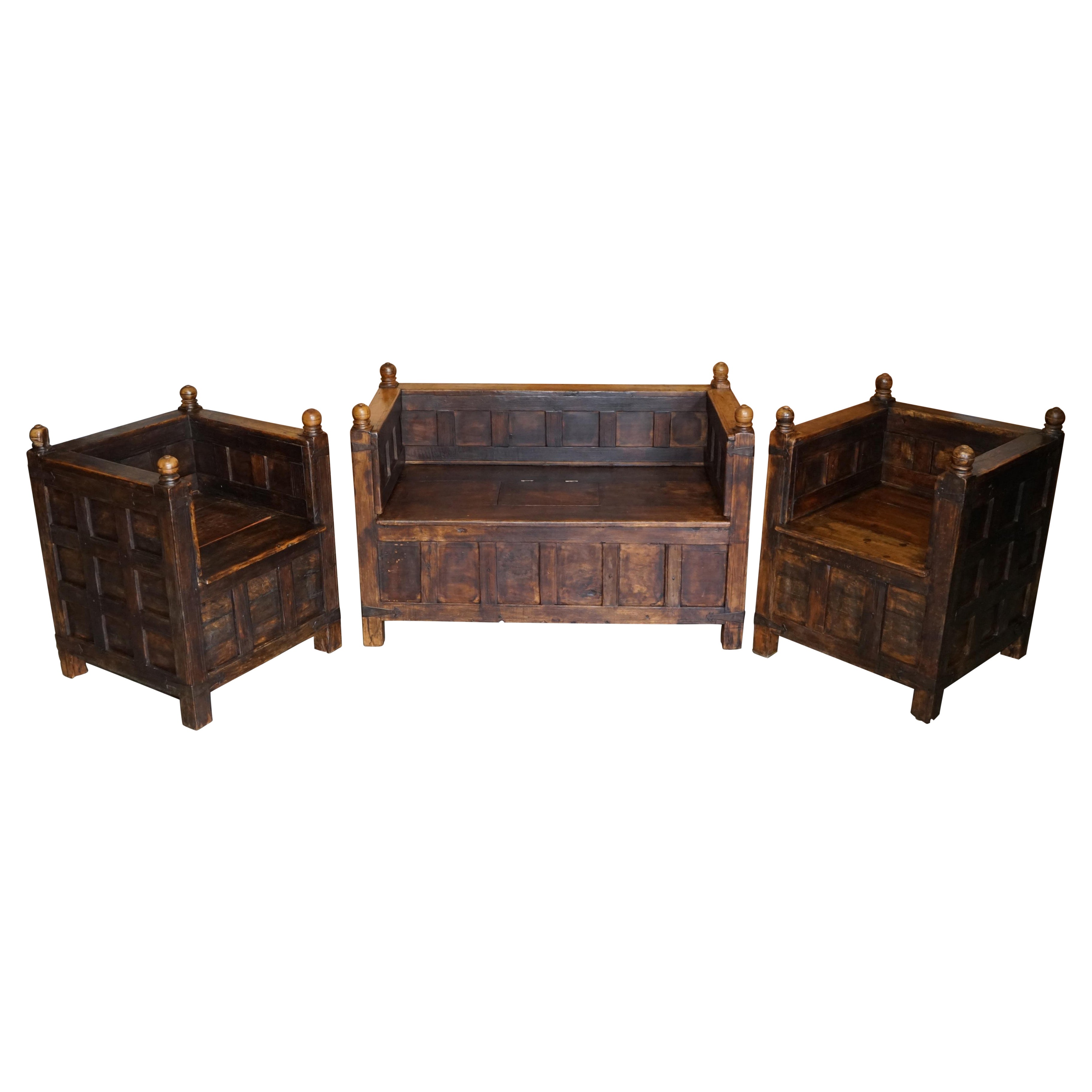 Stunning Suite of Antique Anglo Indian circa 1880 Oak & Iron Bound Hall Seats For Sale