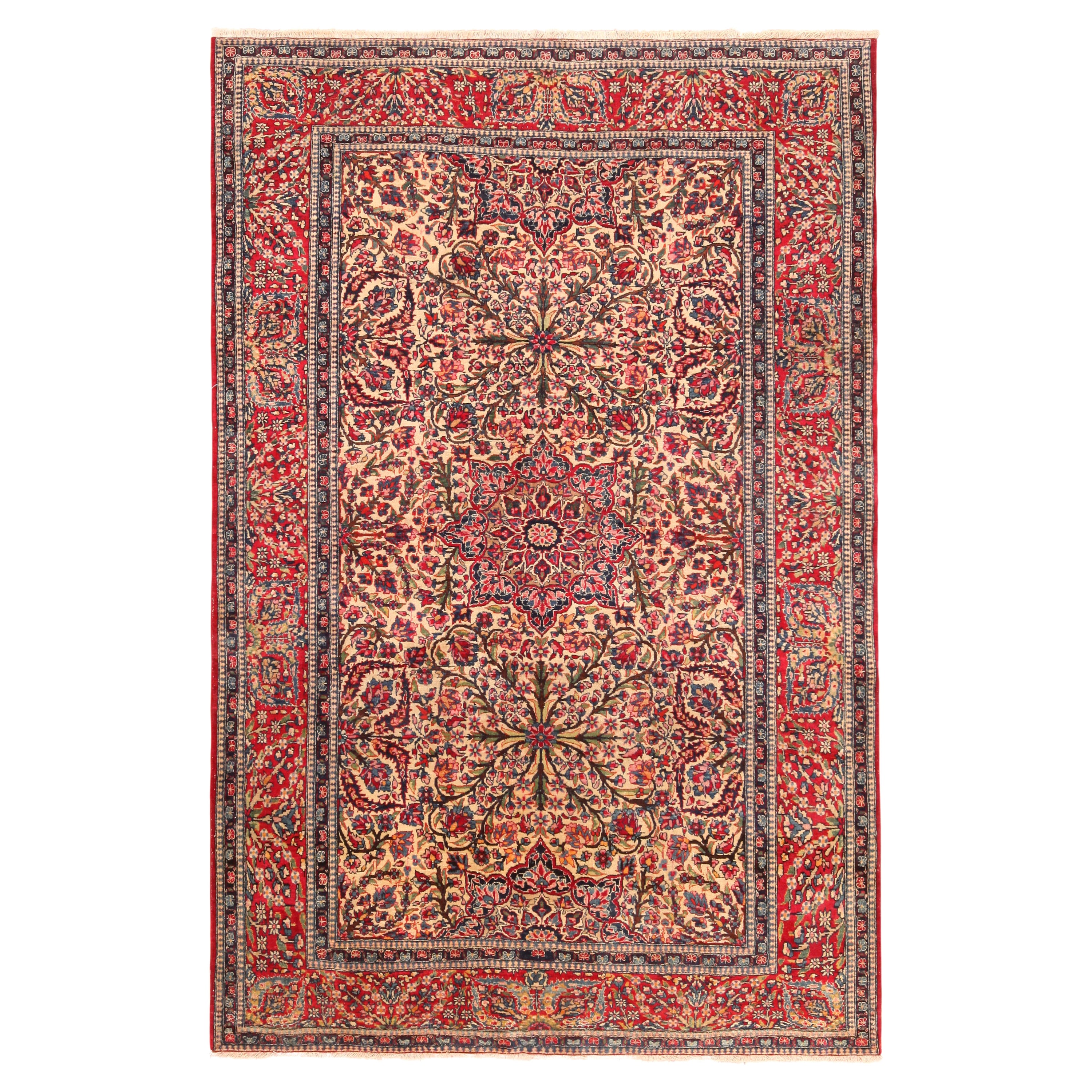 Antique Persian Isfahan Rug. Size: 4 ft 5 in x 7 ft  For Sale