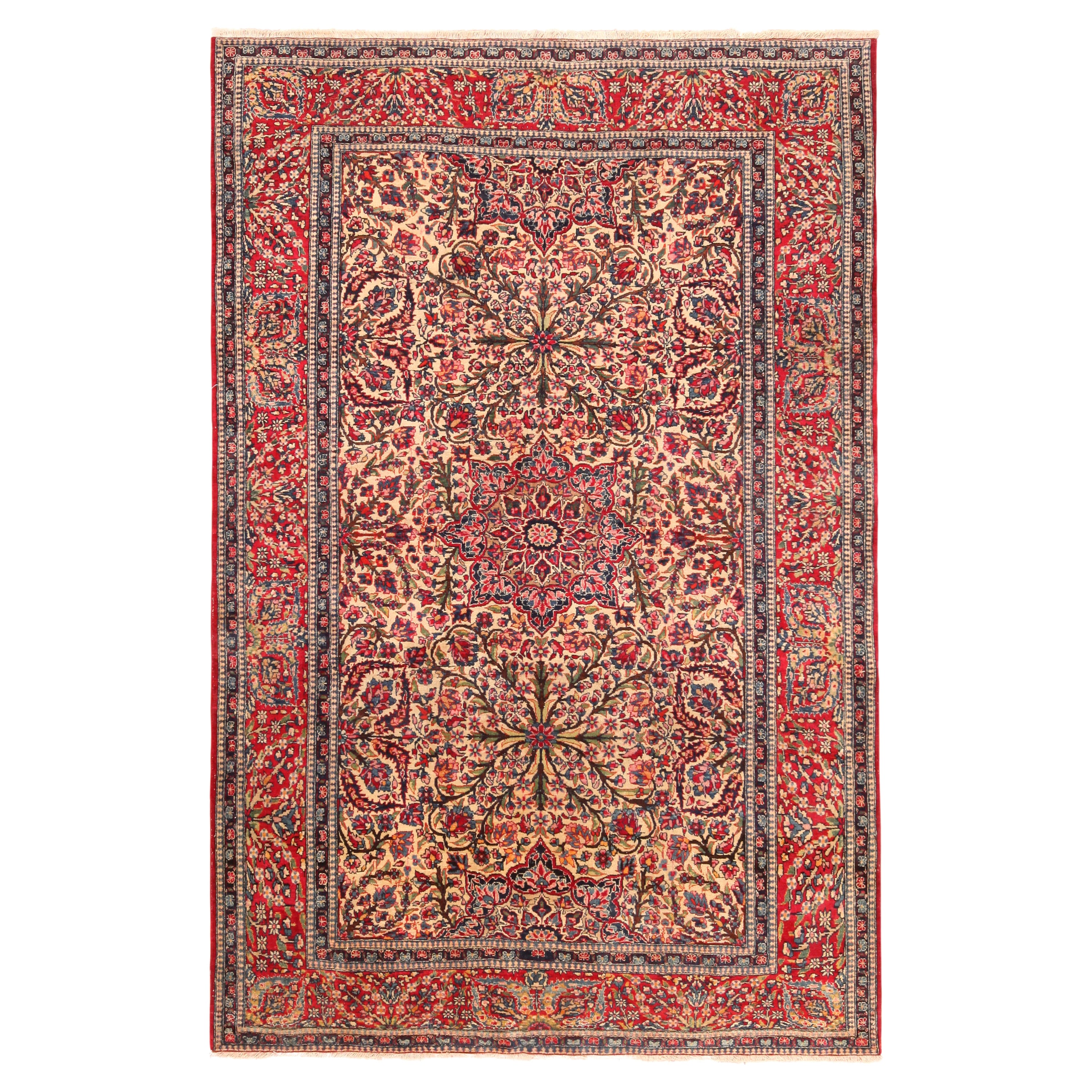 Antique Persian Isfahan Rug. Size: 4 ft 5 in x 7 ft For Sale