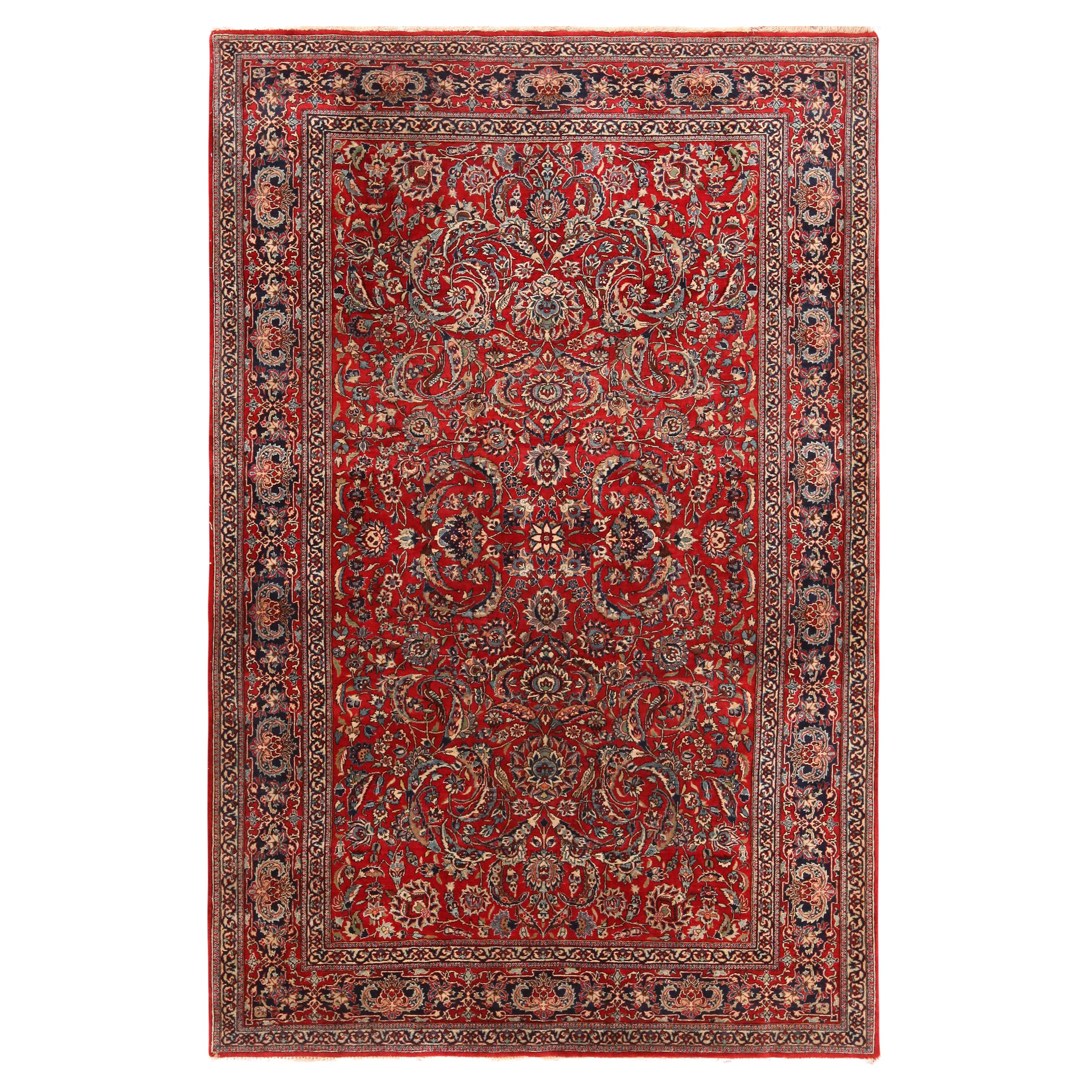 Antique Persian Isfahan Rug. 4 ft 9 in x 7 ft 2 in For Sale