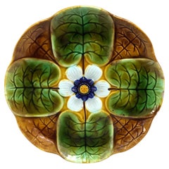 Assiette à nénuphar en majolique Villeroy et Boch, vers 1900