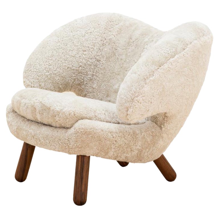 Finn Juhl Pelican Chair Skandilock Sheep Moonlight and Wood