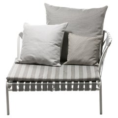 Chaise longue Inout de Gervasoni en tissu d'ameublement Lisboa 04 avec aluminium blanc mat